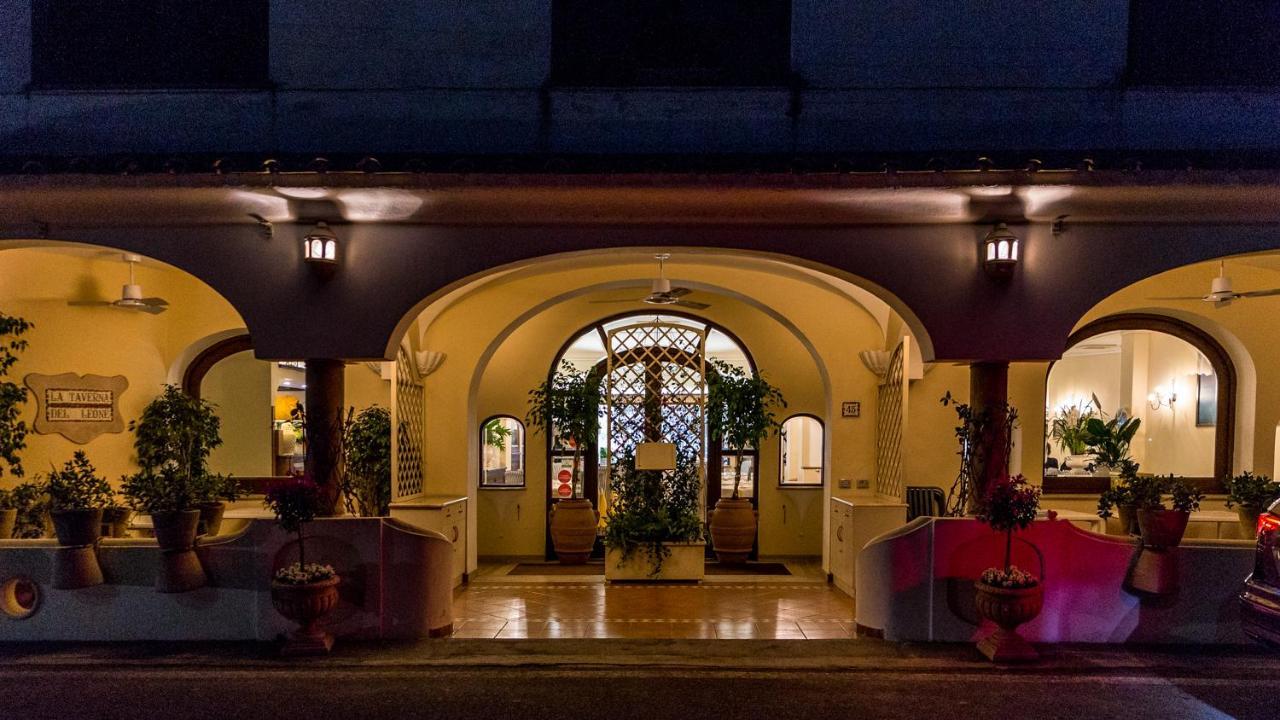 Hotel La Taverna Del Leone Positano Exterior foto